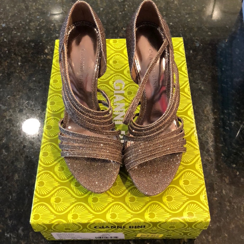 NEW Gianni Bini Dark Champagne Strappy Sandals